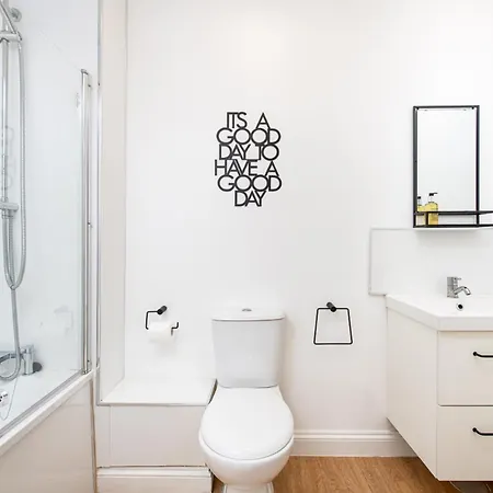 Large 1 Bed Flat-long Stays-by Matchstickstays