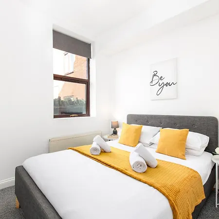 Large 1 Bed Flat-long Stays-by Matchstickstays *