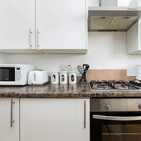Large 1 Bed Flat-long Stays-by Matchstickstays Apartment Bristol