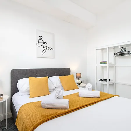 Апартаменти Large 1 Bed Flat-long Stays-by Matchstickstays Бристоль