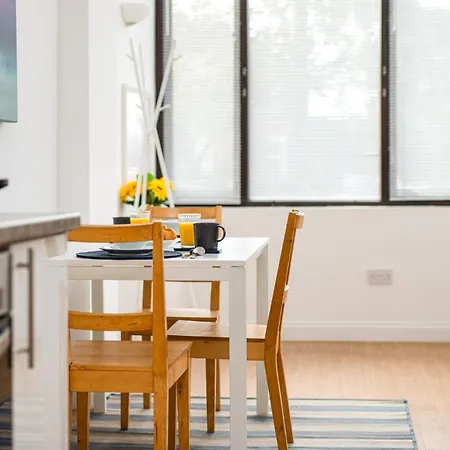 Large 1 Bed Flat-long Stays-by Matchstickstays * Bristol