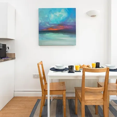 Large 1 Bed Flat-long Stays-by Matchstickstays