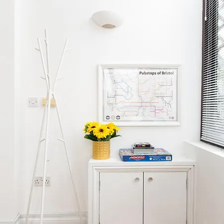Апартаменти Large 1 Bed Flat-long Stays-by Matchstickstays