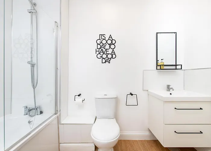 Large 1 Bed Flat-long Stays-by Matchstickstays