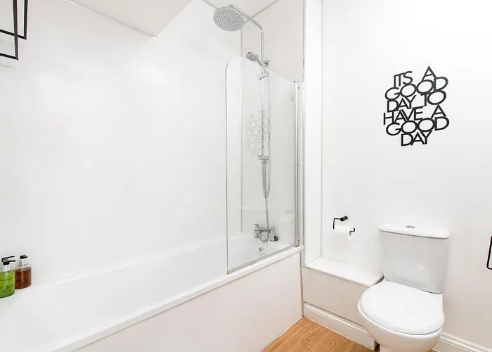 Large 1 Bed Flat-long Stays-by Matchstickstays Bristol