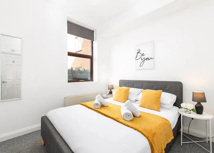 Large 1 Bed Flat-long Stays-by Matchstickstays *