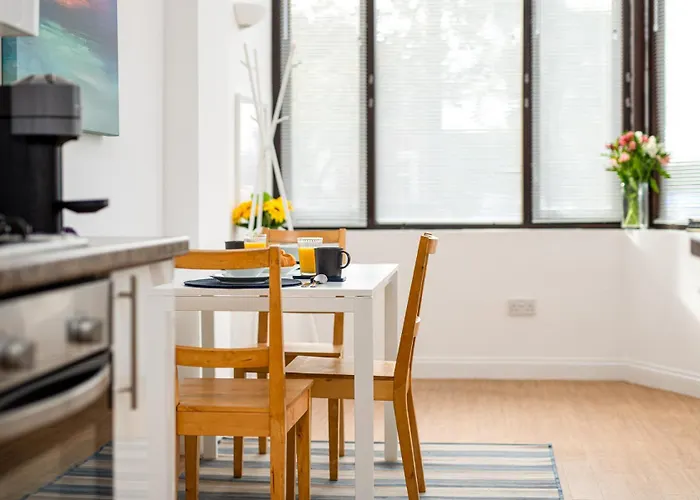 Large 1 Bed Flat-long Stays-by Matchstickstays * Bristol